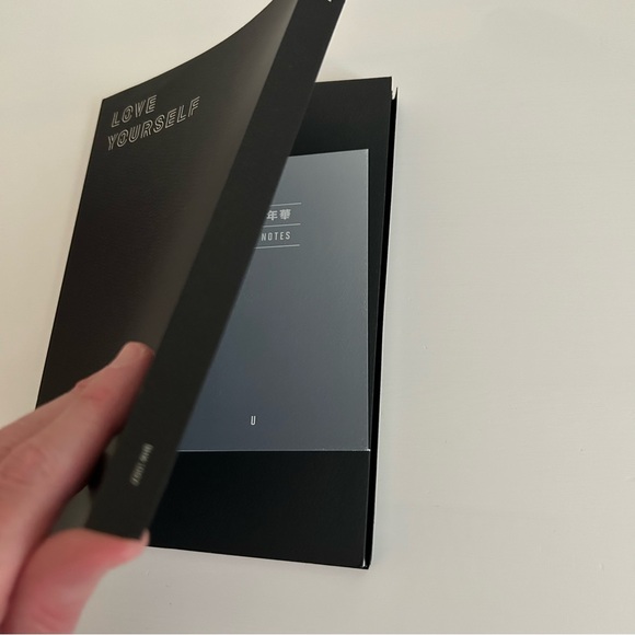 BTS Love Yourself Her U Version Album with Yoongi Suga Photocard - Picture 3 of 14